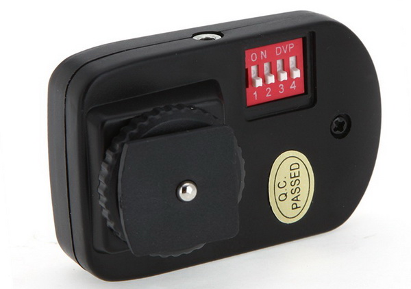 andoer-16-channels-radio-wireless-remote-speedlite-flash-trigger-universal-3