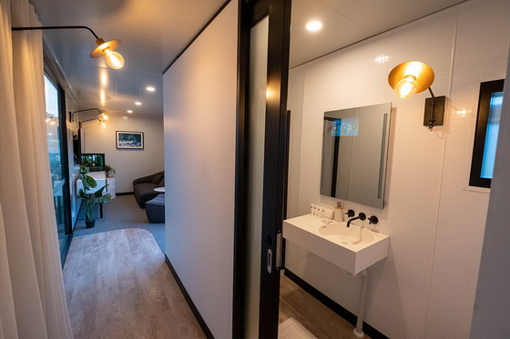 5G Hotel